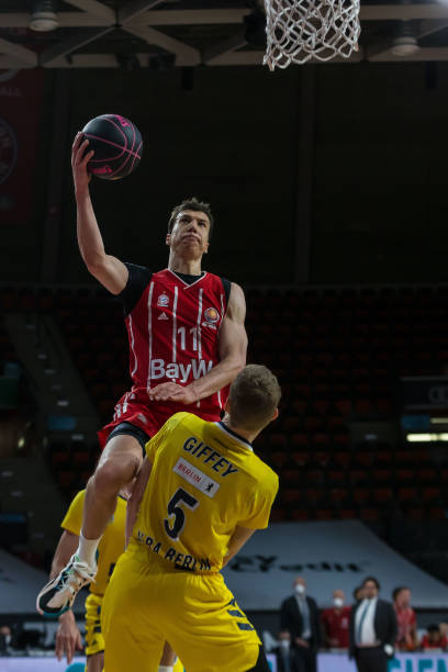 两支球队各 两支球队各