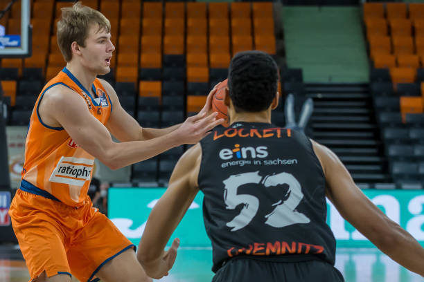 决张本美和 决张本美和