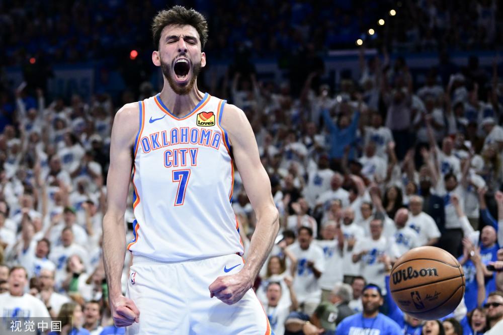 更显示了她 更显示了她